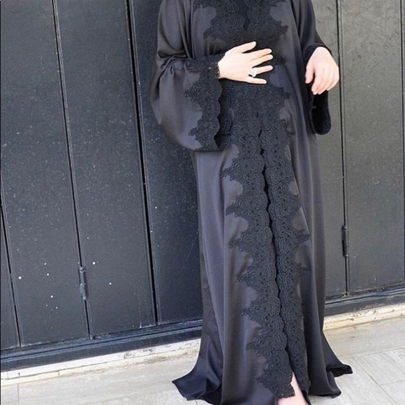 Abaya - Picture 1 of 3